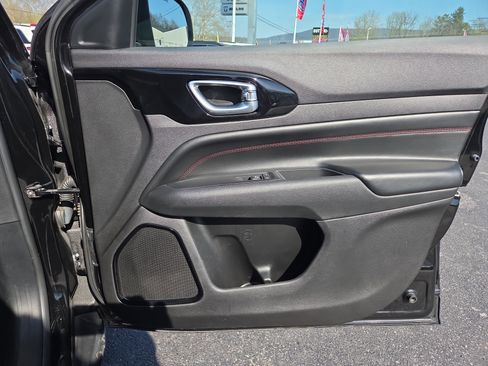 Certified 2022 Jeep Compass Trailhawk w/ Trailhawk Convenience Group AWD/4WD image 18