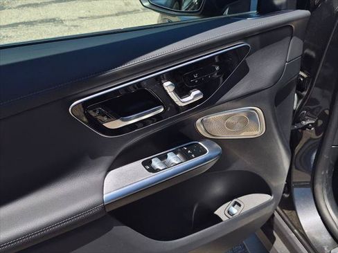 Used 2025 Mercedes-Benz GLC 300 image 10