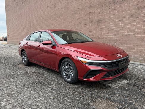 Used 2024 Hyundai Elantra SEL image 7