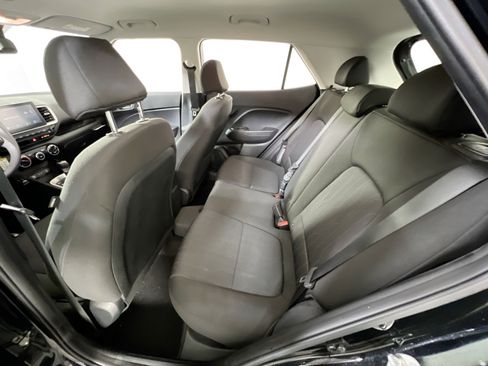 Used 2023 Hyundai Venue SE image 22