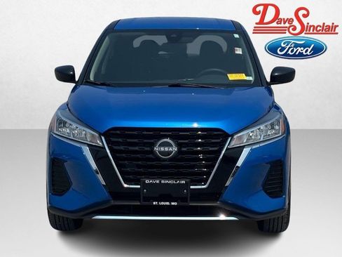 Used 2025 Nissan Kicks Play S FWD image 2