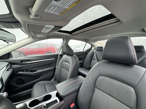 New 2025 Nissan Altima 2.5 SR image 22