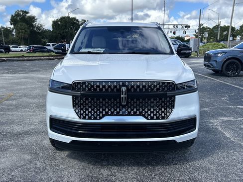 New 2025 Lincoln Navigator Reserve image 9