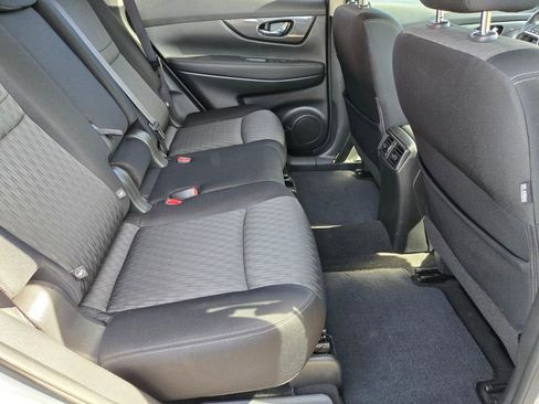 Used 2017 Nissan Rogue SV image 18