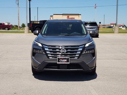Used 2025 Nissan Rogue SV FWD image 2