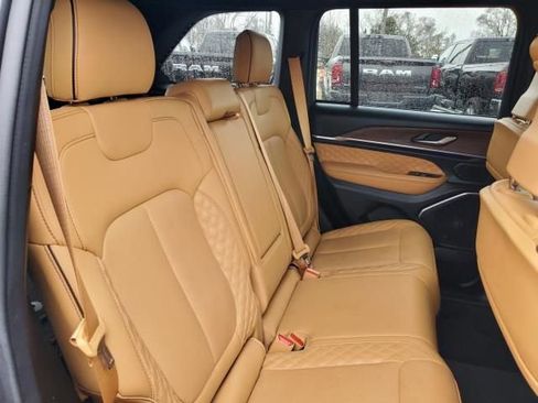 Used 2024 Jeep Grand Cherokee Summit w/ High Altitude Package image 18