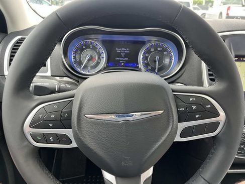 Used 2022 Chrysler 300 Touring L w/ Popular Equipment Group AWD/4WD image 21