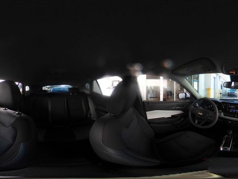 Used 2025 Chevrolet Trax LT image 42