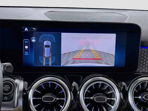 New 2025 Mercedes-Benz GLB 250 4MATIC image 15