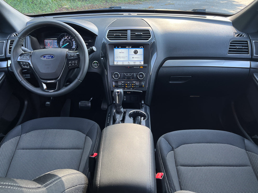 Used 2018 Ford Explorer XLT w/ Equipment Group 201A FWD image 31