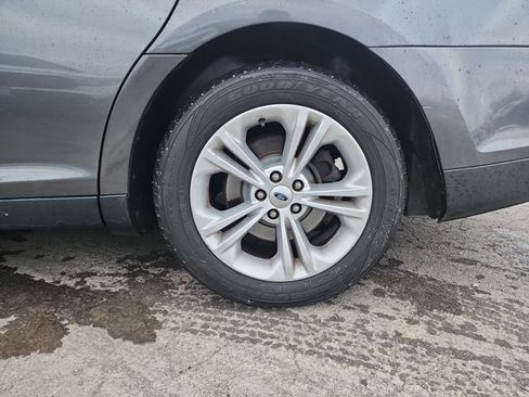 Used 2016 Ford Taurus SE image 5