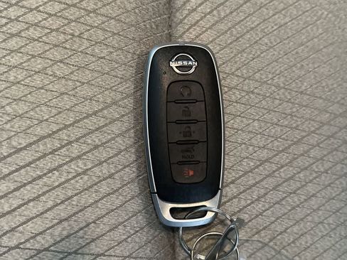 Used 2024 Nissan Rogue SV FWD image 27