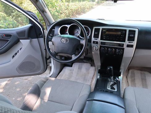 Used 2005 Toyota 4Runner Sport AWD/4WD image 32