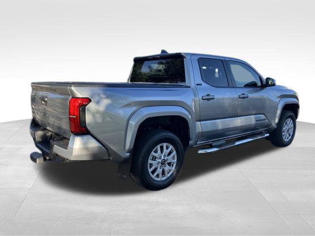Used 2025 Toyota Tacoma SR5 AWD/4WD image 5