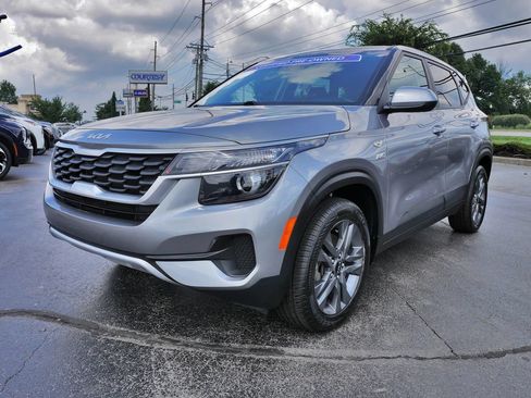 Used 2023 Kia Seltos LX AWD/4WD image 1