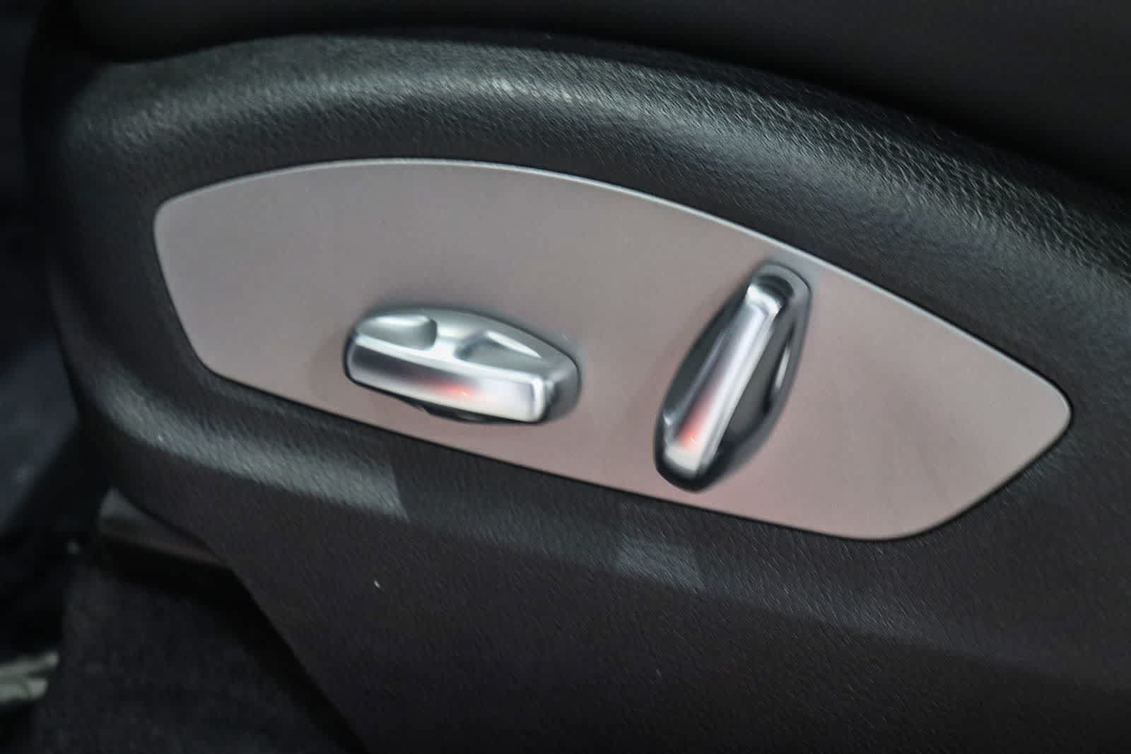 Used 2024 Porsche Macan AWD/4WD image 21