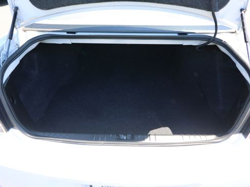 Used 2010 Chevrolet Impala LT w/ Luxury Edition Package FWD image 12