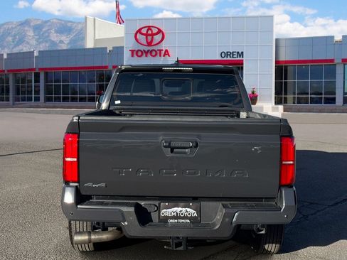 Used 2025 Toyota Tacoma SR5 AWD/4WD image 4