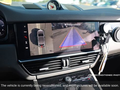 Used 2023 Porsche Cayenne Platinum Edition image 17