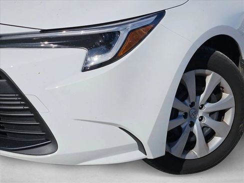 Used 2026 Toyota Corolla LE image 4