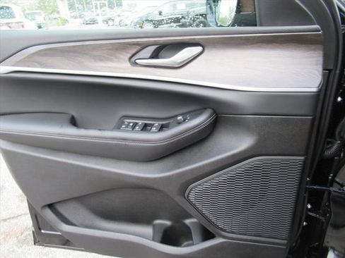 New 2026 Jeep Grand Cherokee Altitude image 18