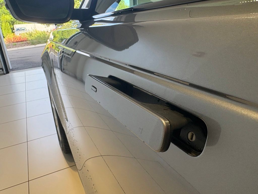 Used 2020 Land Rover Range Rover Velar S AWD/4WD image 11