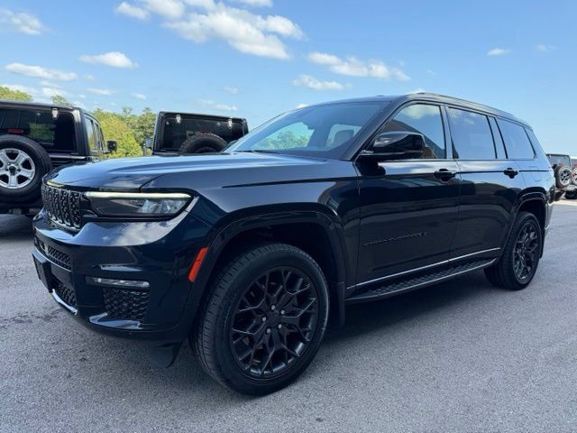 Used 2024 Jeep Grand Cherokee L Summit AWD/4WD image 8