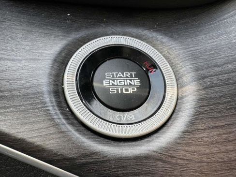 Used 2022 Jeep Grand Cherokee L Limited image 17