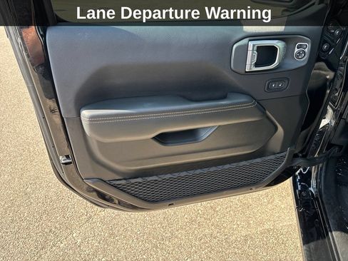 Used 2025 Jeep Wrangler Unlimited Sahara w/ Safety Group AWD/4WD image 13