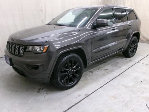 Used 2018 Jeep Grand Cherokee Altitude image 1