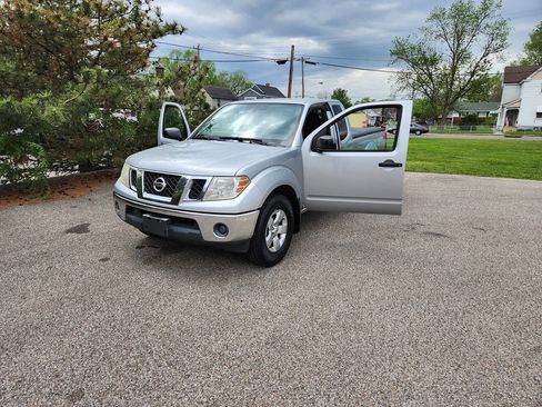 Used 2011 Nissan Frontier SV AWD/4WD image 25