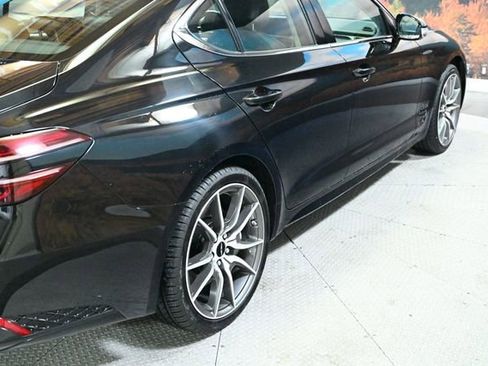 Used 2025 Genesis G70 2.5T image 9