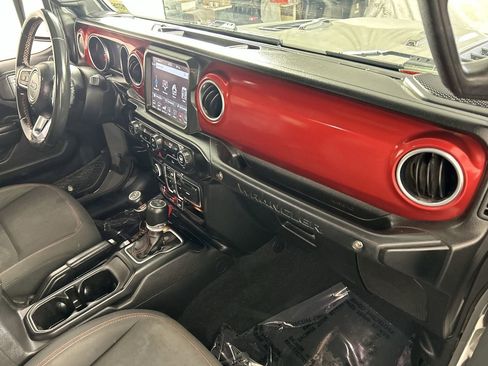 Used 2022 Jeep Wrangler Unlimited Rubicon image 25