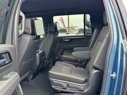 New 2025 Chevrolet Suburban Premier image 8