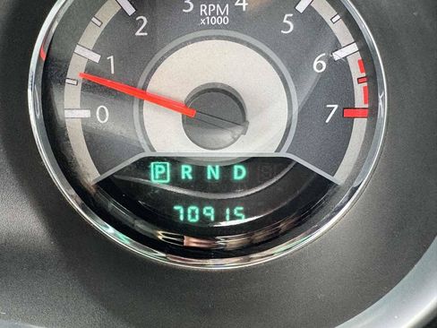Used 2011 Chrysler 200 Touring FWD image 40