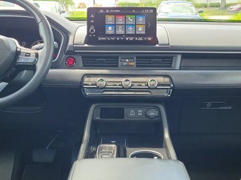 Certified 2025 Honda Pilot Touring image 5