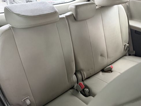 Used 2011 Toyota Sienna XLE image 18