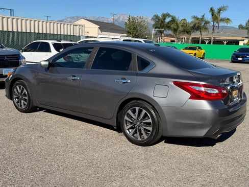 Used 2016 Nissan Altima 2.5 SV image 9