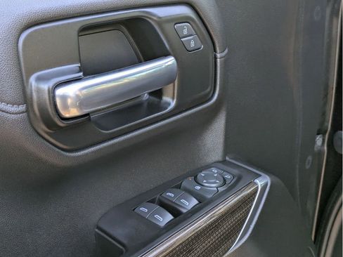 Used 2020 Chevrolet Silverado 1500 LT image 12