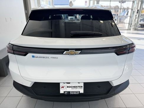New 2026 Chevrolet Equinox EV LT image 36