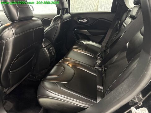 Used 2019 Jeep Cherokee Latitude Plus w/ Cold Weather Group image 9