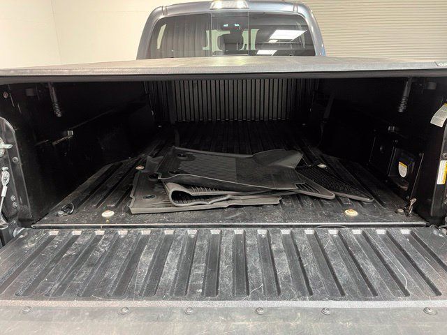 Used 2022 Toyota Tacoma TRD Off-Road w/ Technology Package AWD/4WD image 17