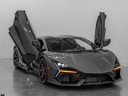 Used 2024 Lamborghini Revuelto Base image 2