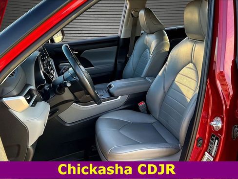 Used 2022 Toyota Highlander XLE image 20