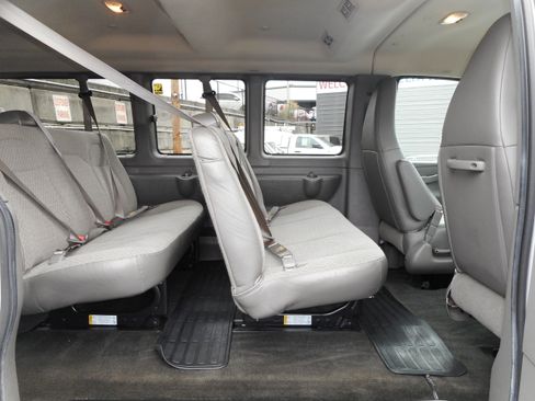 Used 2017 Chevrolet Express 3500 LT w/ LT Preferred Equipment Group RWD image 21