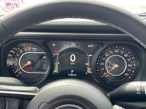 Used 2025 Jeep Gladiator Mojave w/ Convenience Group AWD/4WD image 27