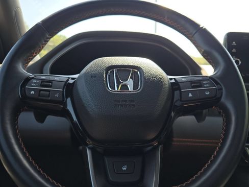 Used 2025 Honda Pilot TrailSport image 28