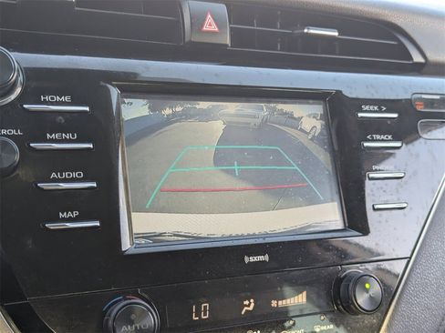 Used 2020 Toyota Camry image 25