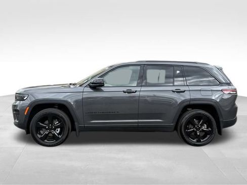New 2025 Jeep Grand Cherokee Altitude AWD/4WD image 4