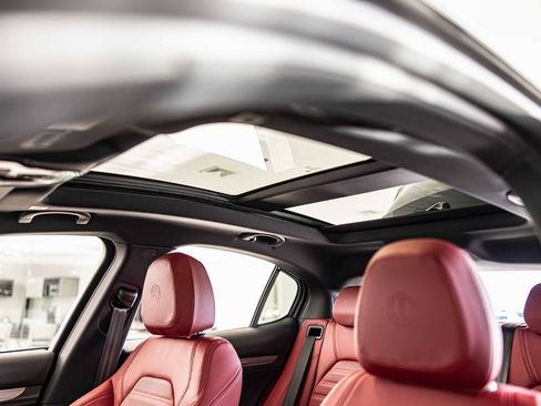 New 2025 Alfa Romeo Stelvio Sprint image 20